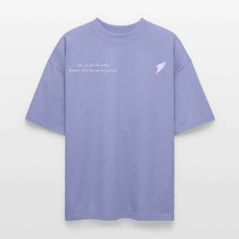 Sinner Saint Ascent Unisex - Ekologisk Oversized T-shirt Unisex med lila tryck där det står "If you feel like quitting, remember those who said you'd fail" på bröstet.